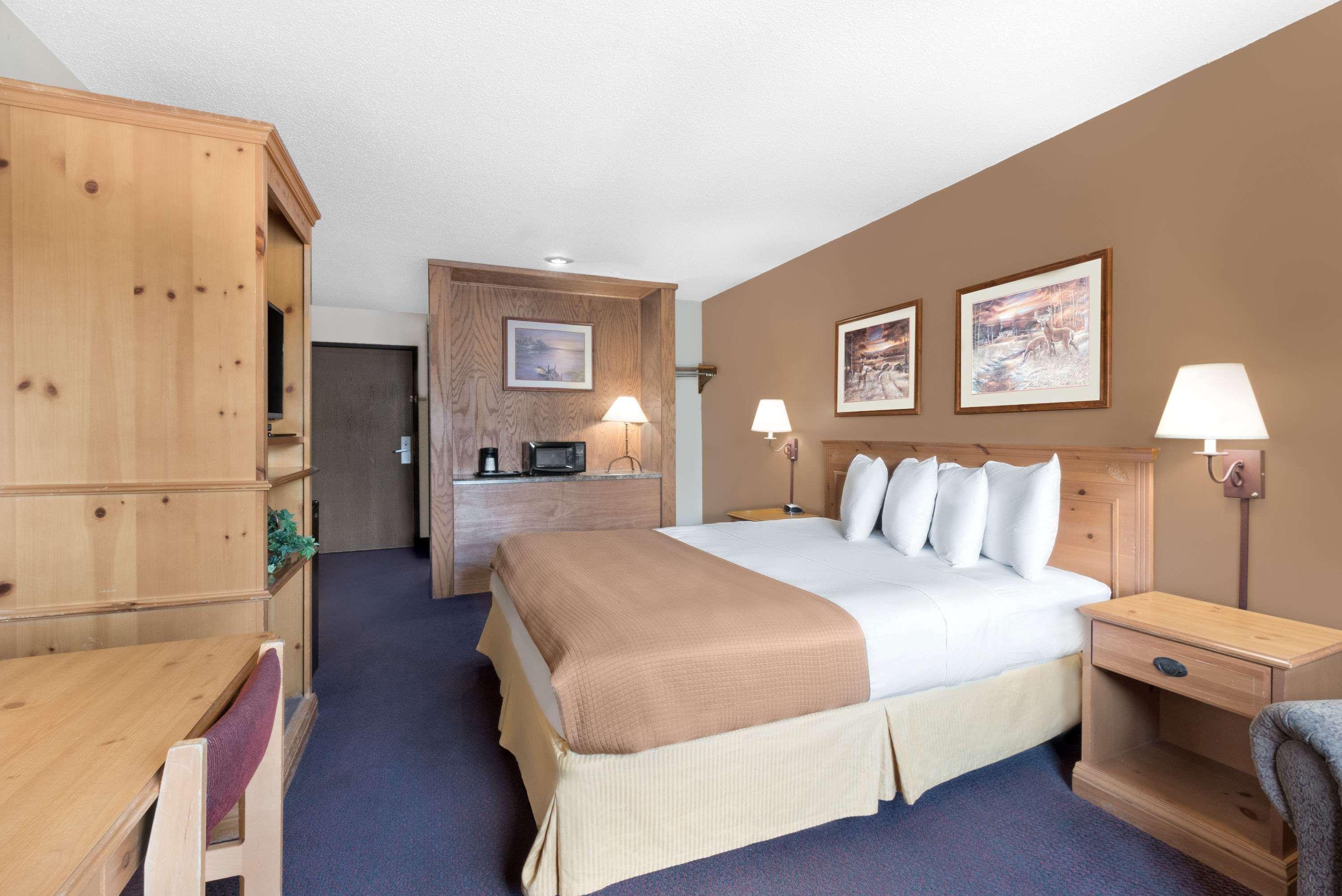 Super 8 By Wyndham Chamberlain Sd Hotel Eksteriør billede