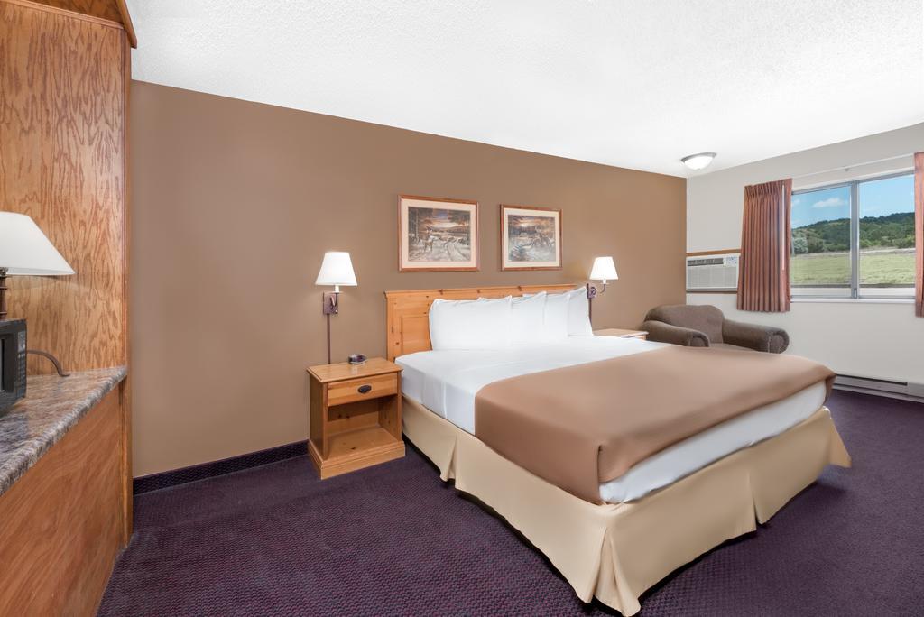 Super 8 By Wyndham Chamberlain Sd Hotel Eksteriør billede